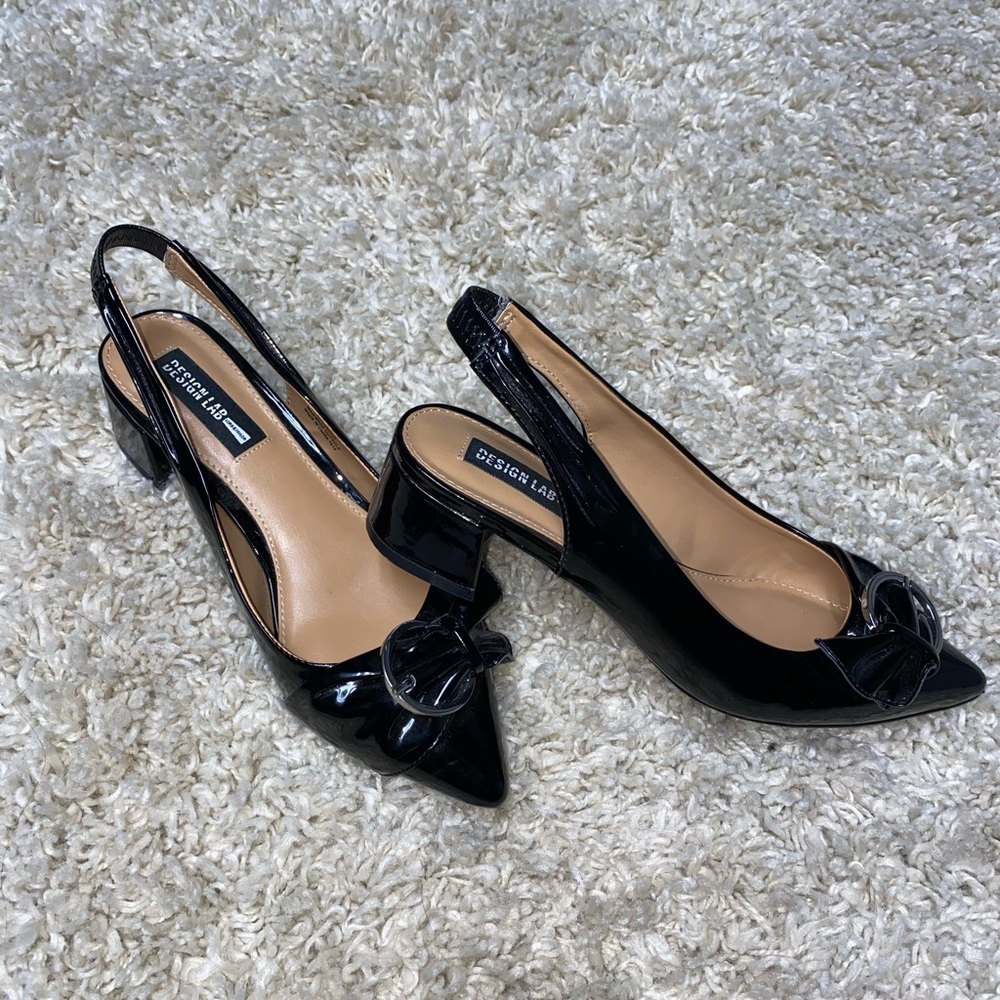 Black Patent Leather Pointed Hoe Kitten Block Heel